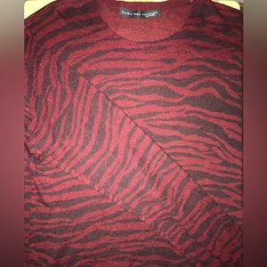 Zara, medium, slim, longsleeve light sweater. Maroon red